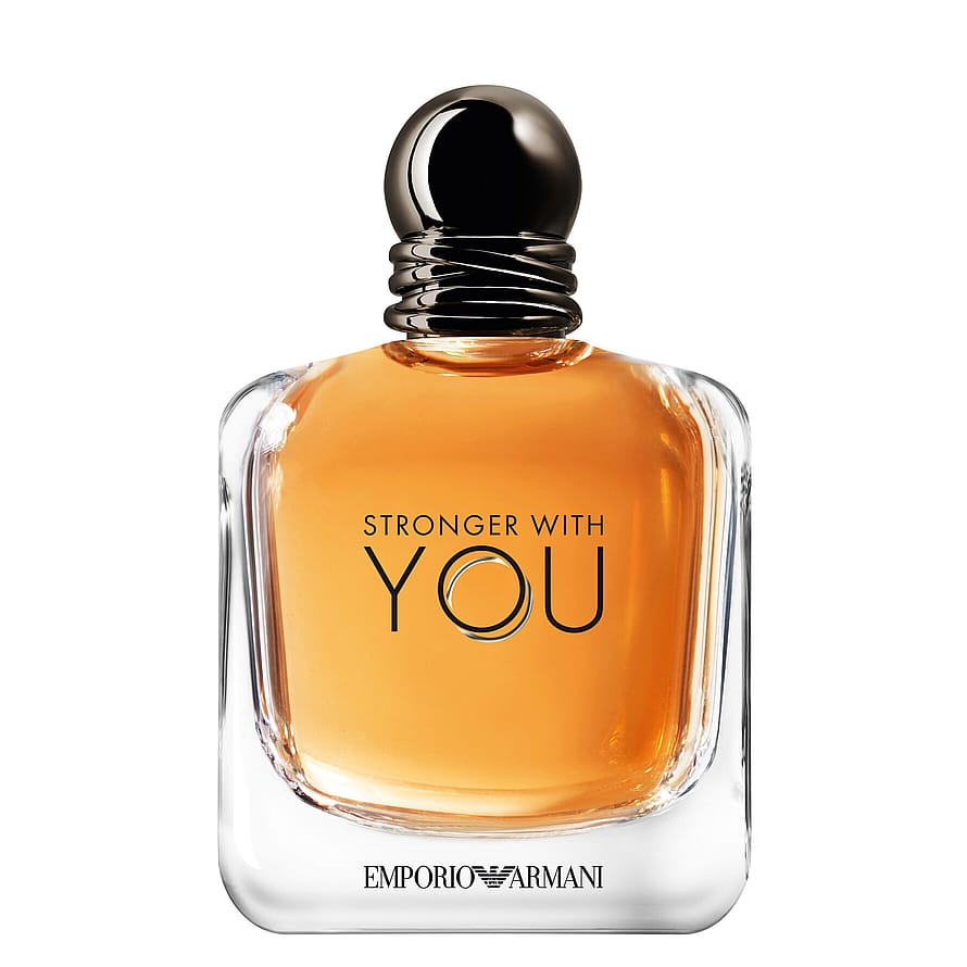 Armani Stronger With You herrparfym i stilren flaska på träbord