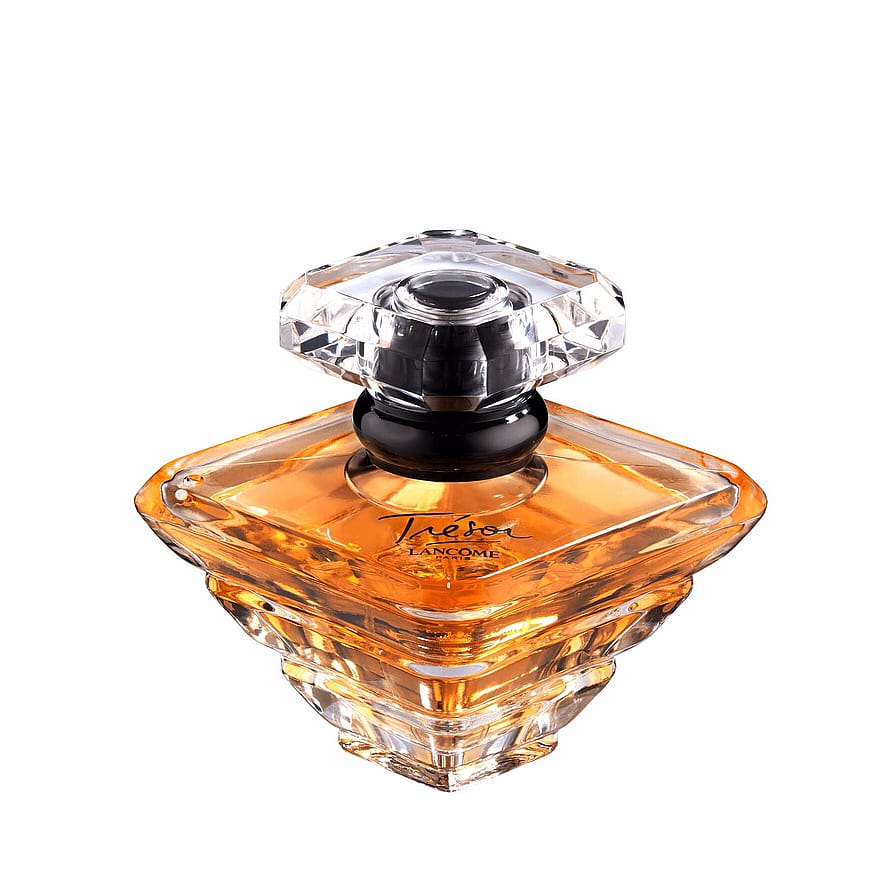 Lancôme Trésor Midnight Rose damparfymflaska på vit bakgrund